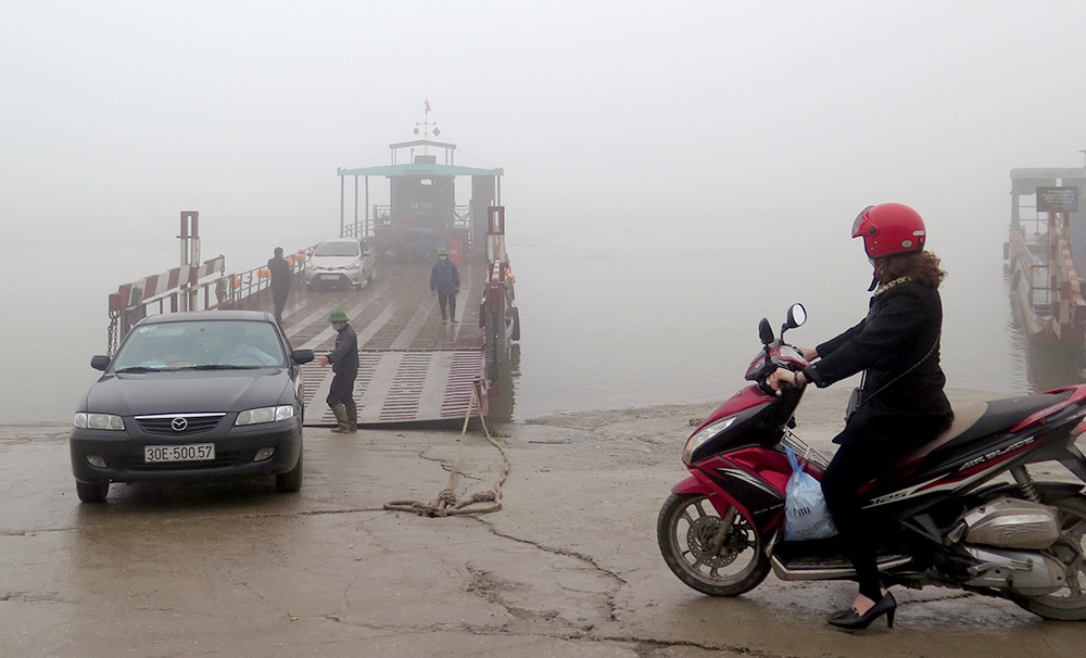 thoi-gian-gan-day-xuat-hien-hien-tuong-suong-mu-song-nhieu-pha-phuong-tien-thuy-khong-bo-tri-hoac-tuan-thu-quy-tac-bao-hieu-khi-vuot-song-anh-chup-tai-ben-pha-phuong-tru-song-hong-1581860637-width1000 Keyword đầu tiên có dấu