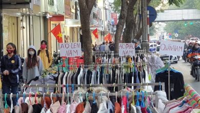 Hà Nội: Thản nhiên biến vỉa hè thành chợ 1