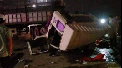 Quảng Ninh: Xe đầu kéo đâm đuôi xe tải, 4 người nhập viện 1