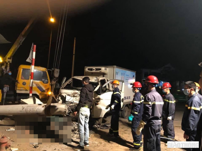 Tai nạn ở Nghệ An: Xe tải va chạm xe máy, 3 người tử vong 1