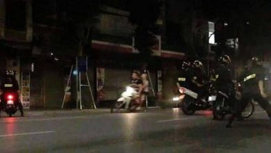 Gia nhập đoàn đua, nhóm học sinh Hà Nội bị cảnh sát cơ động chặn giữ 1
